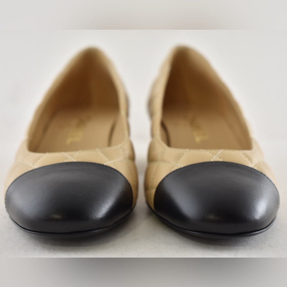 Chanel 24B Beige Lambskin Quilted Black Cap CC Logo Gold Block Heel Pumps 37.5 - Picture 8 of 16
